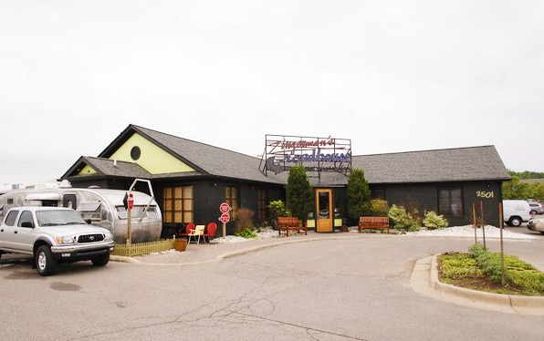 Zingerman's Roadhouse Exterior Front 